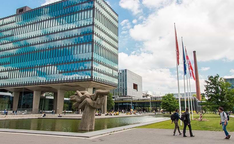 De campus van de Technische Universiteit Eindhoven (TU/e Campus) is gelegen nabij het stadscentrum. Op de campus zijn, naast onderwijsgebouwen, ook bedrijven gehuisvest. Deze bedrijven hebben allemaal baat bij de samenwerking met en aanwezigheid van de kennisinstellingen op TU/e Campus. De bedrijven variëren van startups tot grote internationale onderzoeksinstituten. De TU/e Campus faciliteert het gedeeld gebruik van state-of-the-art laboratoriumfaciliteiten en ondersteuning voor nieuwe bedrijven.