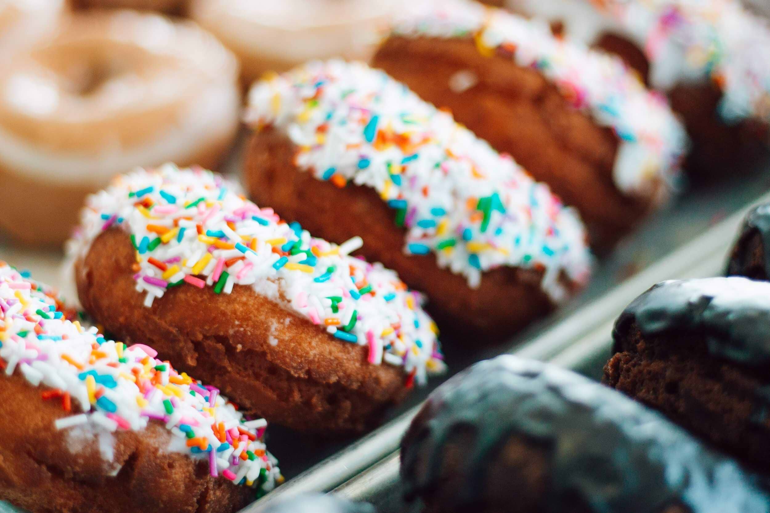 7 Food Hacks to Tackle Mid-work Cravings