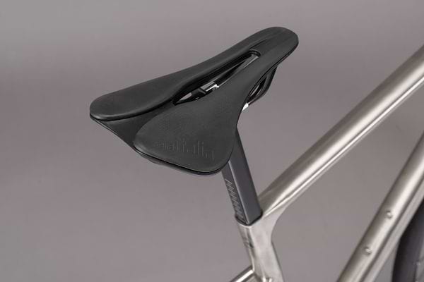 Saddle