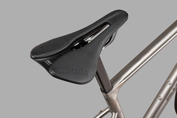 Saddle