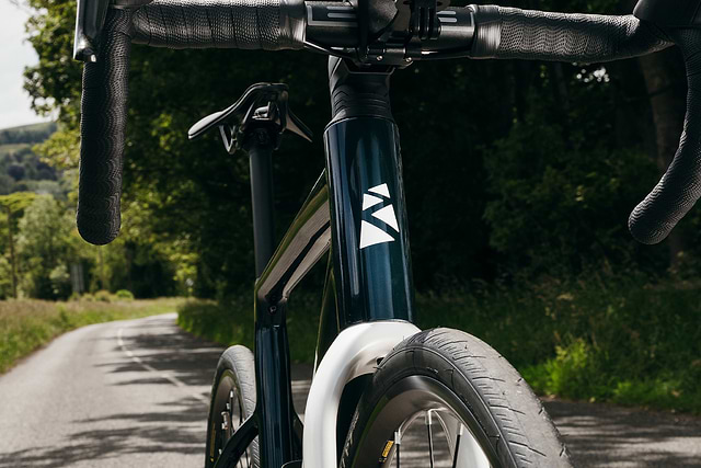 CARBON LOOK. ALLROAD RIDE.