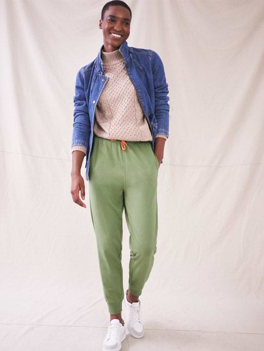 White shop stuff joggers