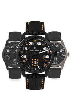 メディアによる高級時計のエディトリアルショット レゼルボワール ダークチャコール、ライトグレー、落ち着いたグレーライラックの腕時計。