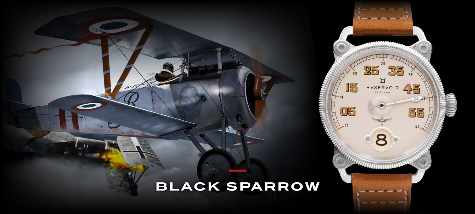 ダークブラックのレザージャケットとライトベージュの飛行帽を着用し、ライトグレーの腕時計をしたWW1パイロット。