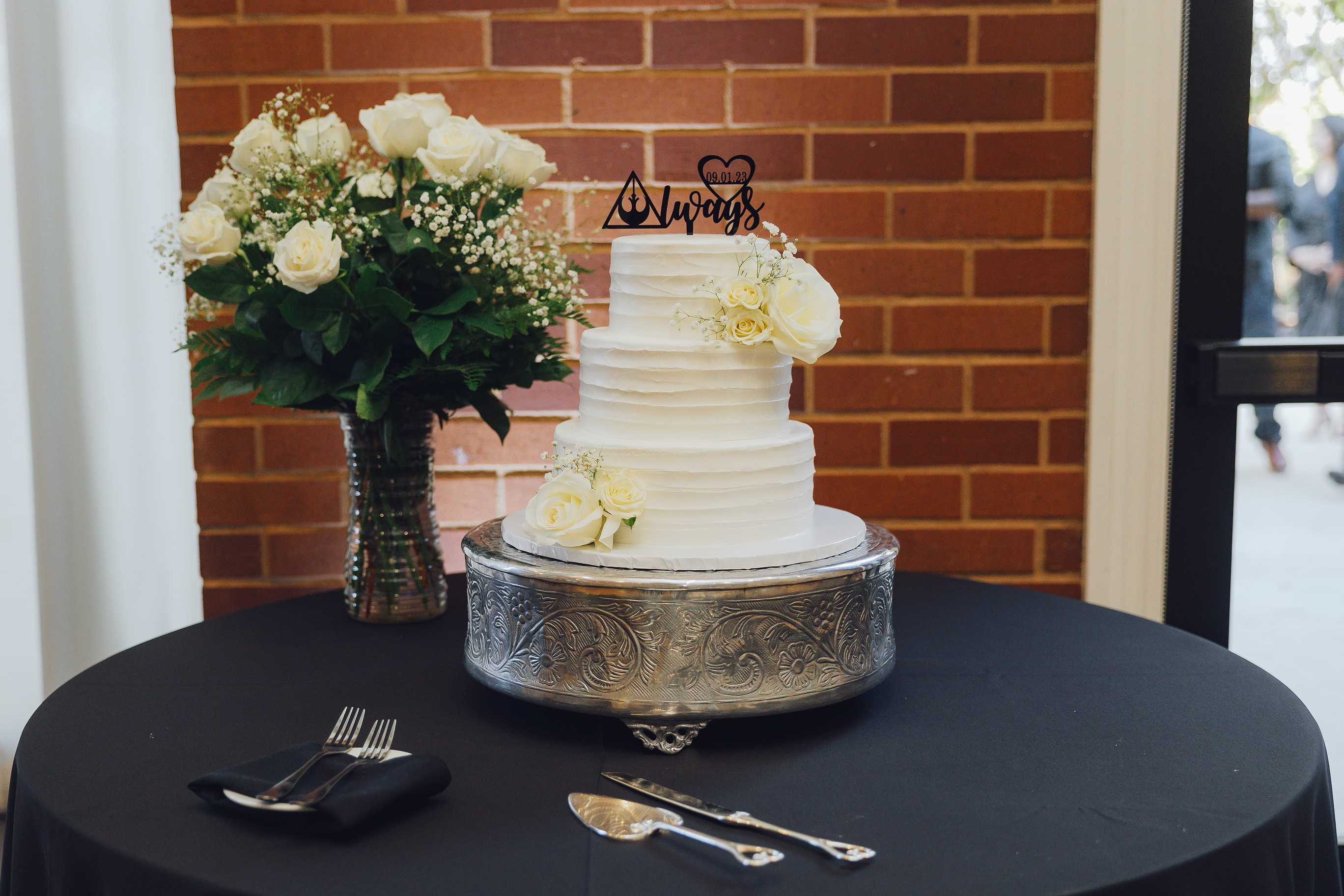 Classic & Elegant Cake - Evergreen Springs by Wedgewood Weddings