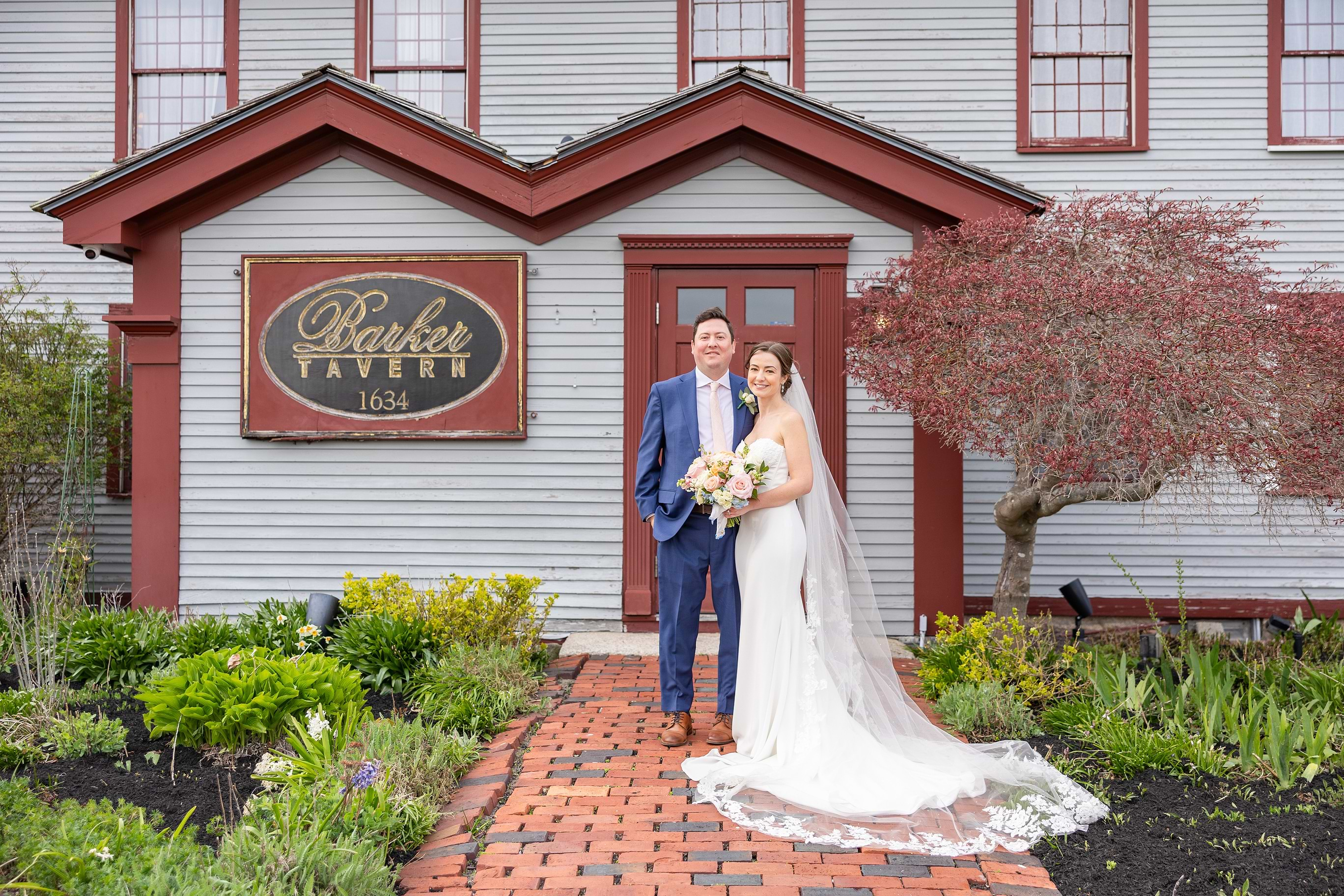 Couple outside the historic exterior of Barker House by Wedgewood Weddings