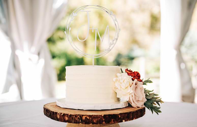 Small cake with cake topper - Boulder Creek by Wedgewood Weddings