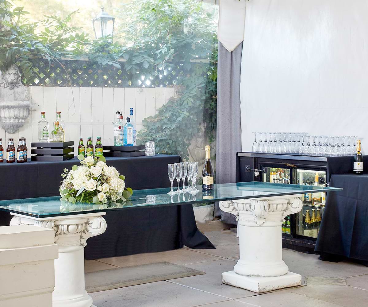 Sip in Style: Must-Try Wedding Bar Trends for Your Big Day