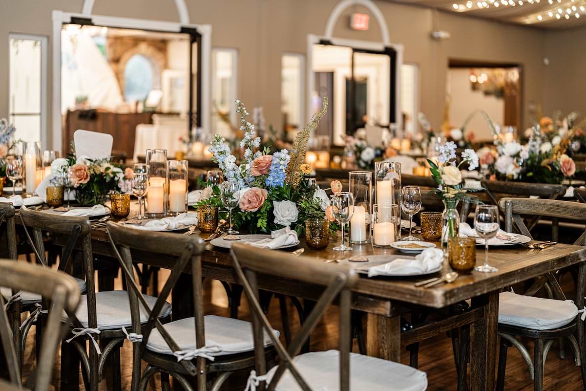 WEDDING TABLESCAPE FEATURING A STUNNING ARRANGEMENT OF COLORFUL WILDFLOWERS AT TAPESTRY HOUSE IN COLORADO