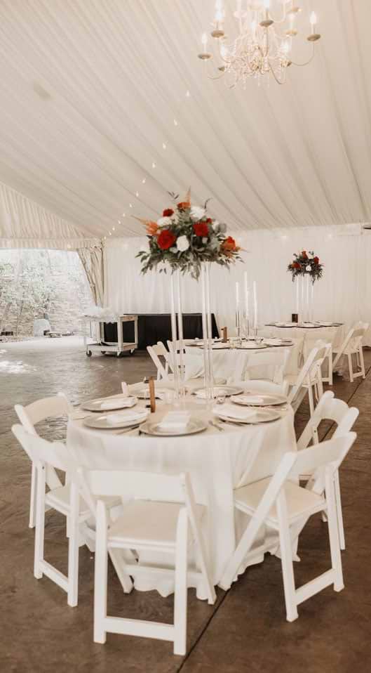 Winter white tablescape at Stonebridge Manor