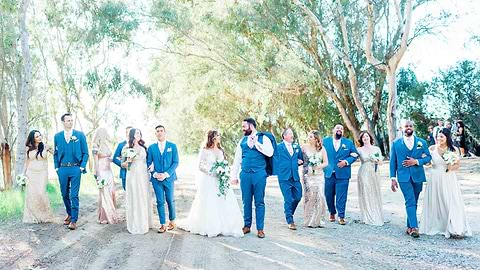 https://cdn.speedsize.com/60594423-b60e-4dfc-bb30-f46193ea9dfc/https://www.wedgewoodweddings.com/hubfs/codylindsey-orchard-bridalparty.jpg/mxw_480,f_auto