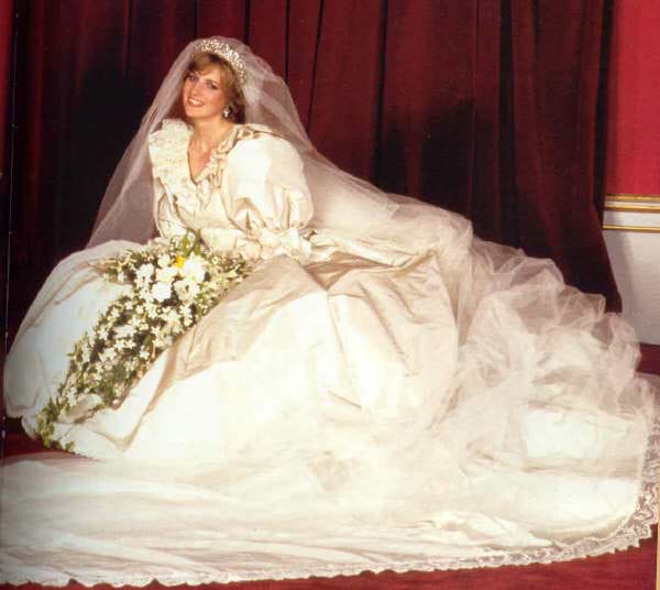 princess diana in her wedding dress