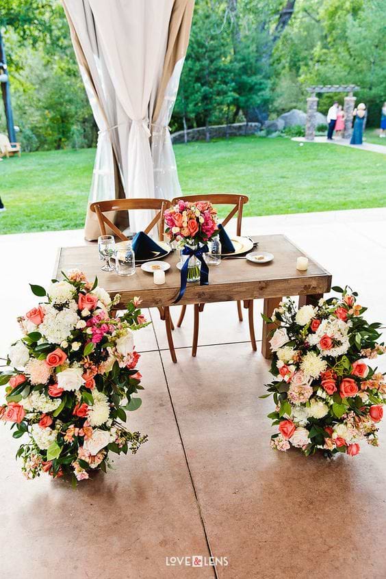 floral wedding decor and bouquet