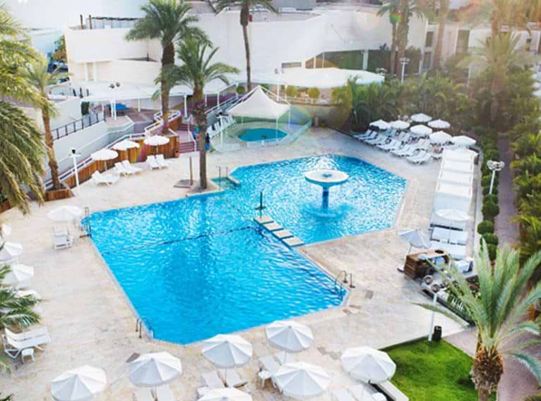 חבילת אירוח הכוללת כרטיסים לפארק המים Waterland<br>בריביירה קלאב<br>תקף בסופ”ש: 10-27/7/25