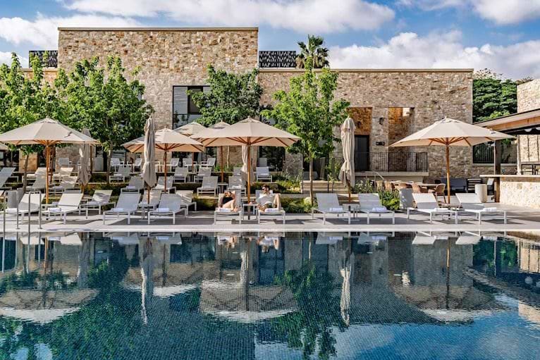 10% Discount at<br>Ayala<br>14-19/2/26