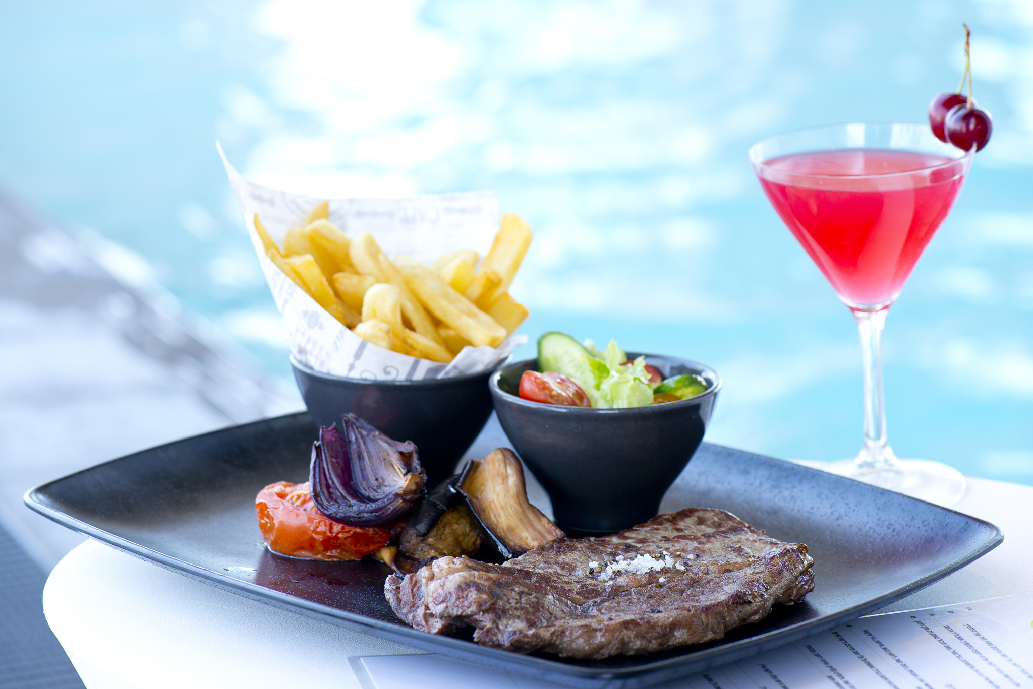 Бар у бассейна