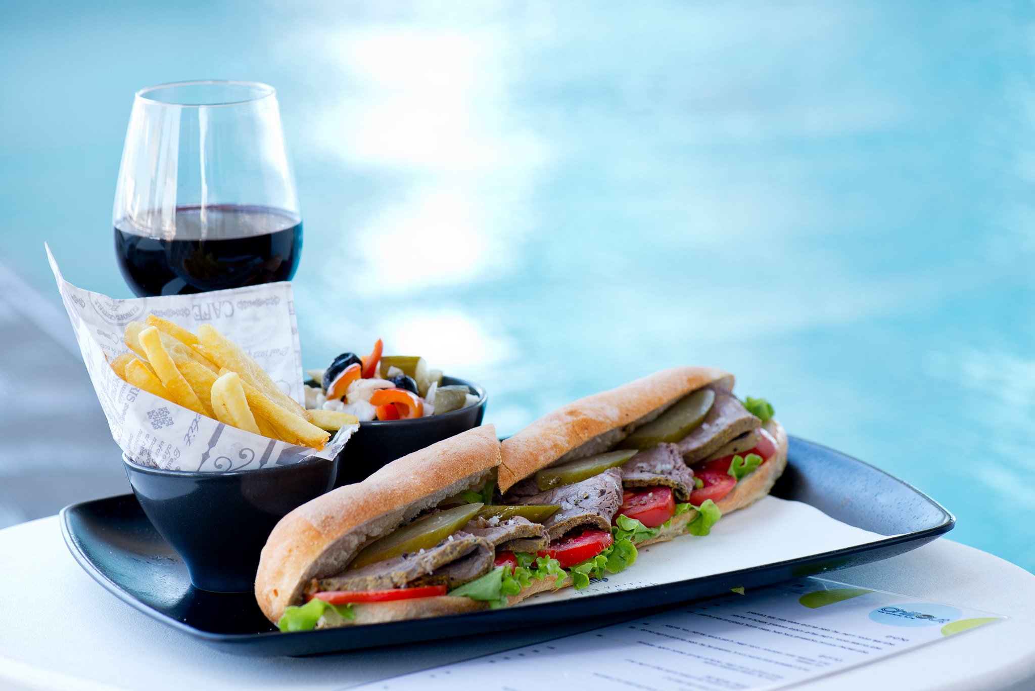 Бар у бассейна