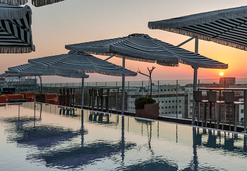 Плавательный бассейн на крыше