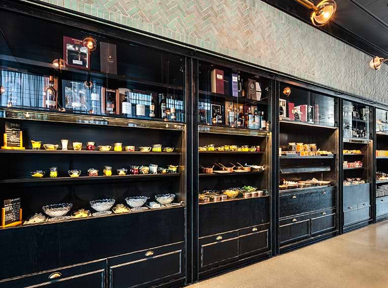 le petit-déjeuner a Isrotel Publica 