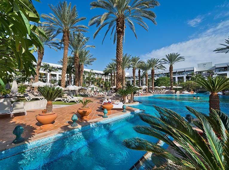 בריכה ישרוטל אגמים