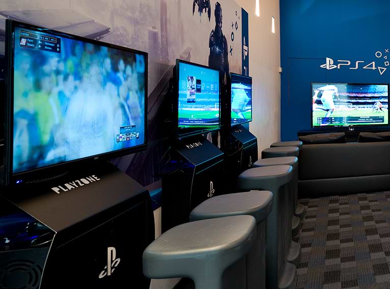 «YELADOUDESS Club» et "Playzone"