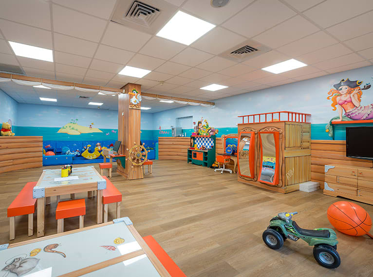 Playzone  и детский клуб “Еладудес” 