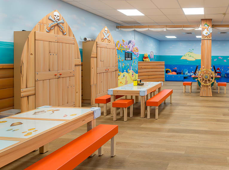 Playzone  и детский клуб “Еладудес” 