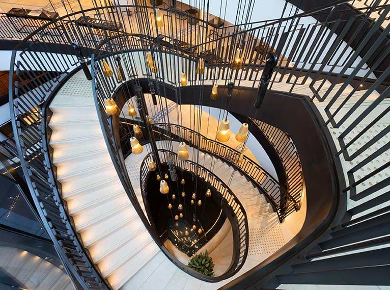 צילום מדרגות מלמעלה