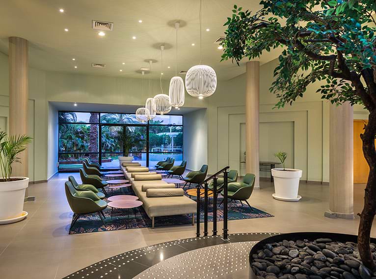 לובי ישרוטל ריביירה קלאב