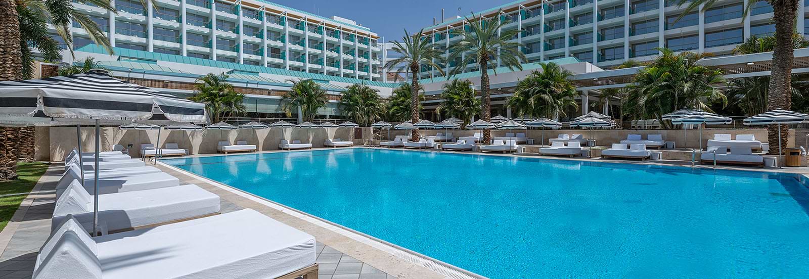 אזור הבריכה ישרוטל ים סוף