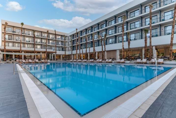 Hotel Pool