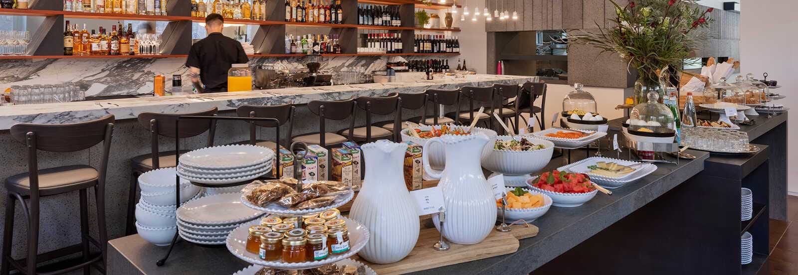 ארוחת בוקר במלון אלברטו