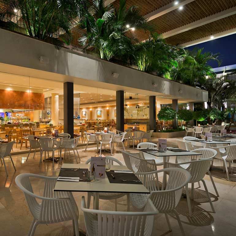 'בריזה'- מסעדת המלון