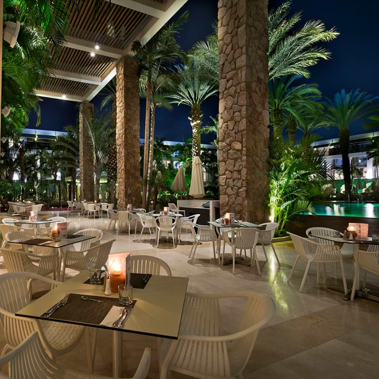 'בריזה'- מסעדת המלון