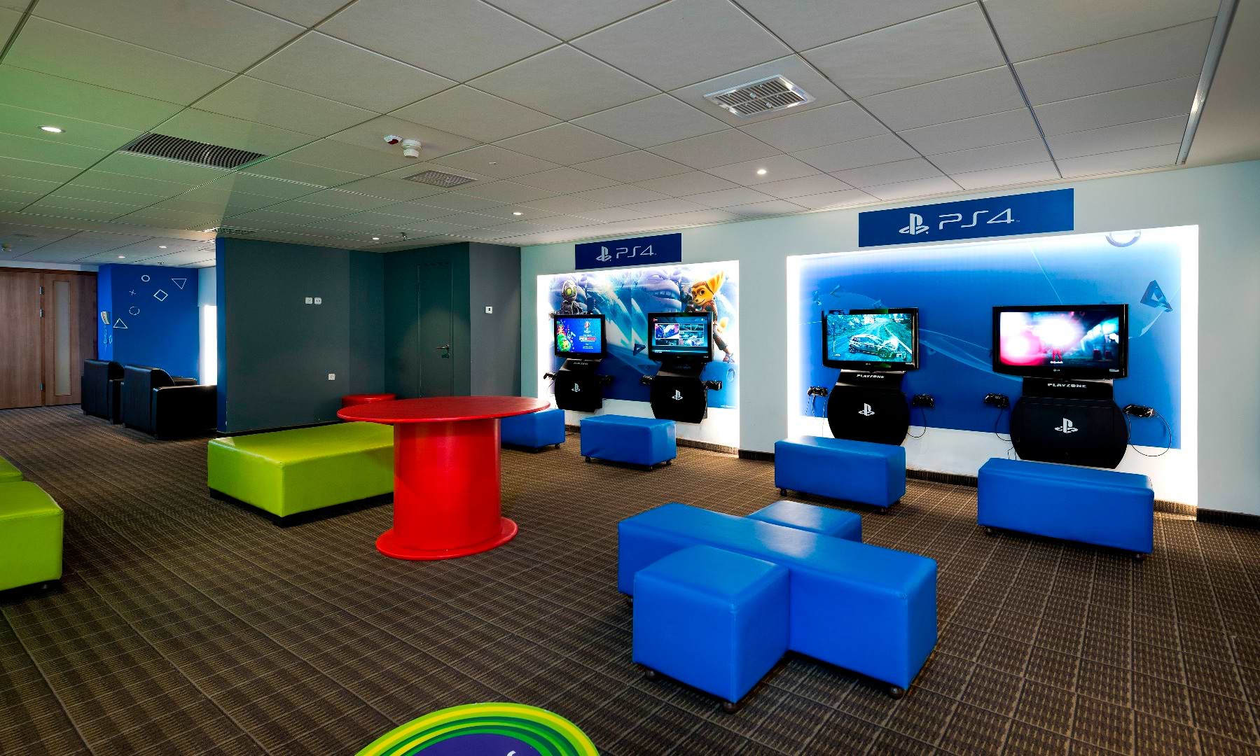 Playzone  и детский клуб “Еладудес” 