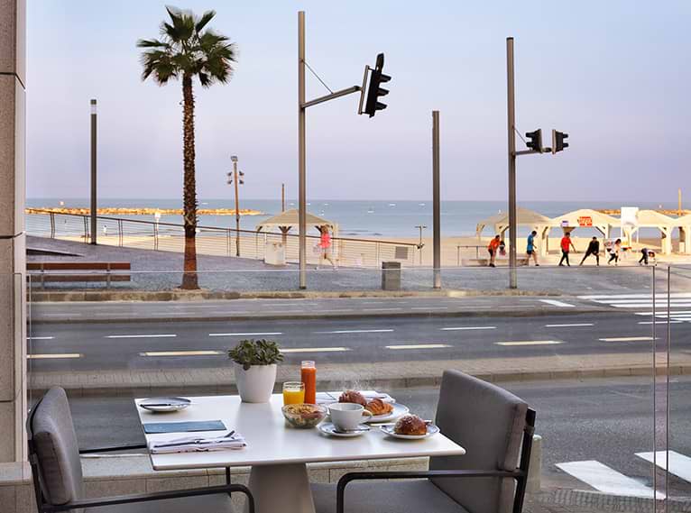 Завтраки в отеле Royal Beach Tel Aviv