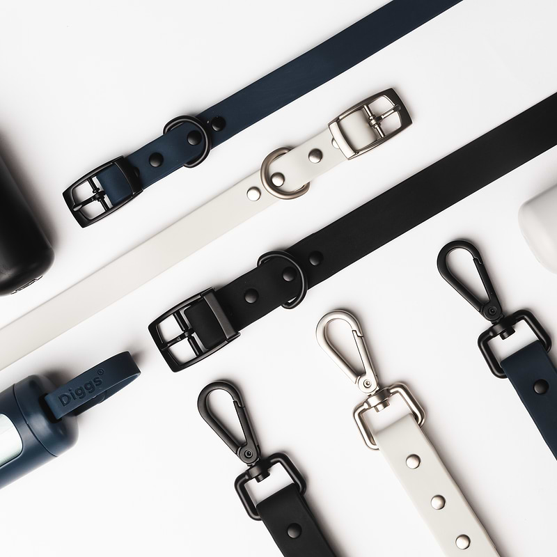 Numerous Diggs Leashes in Ash (off white), Navy (dark blue), Charcoal (midnight black) and Dispensers.