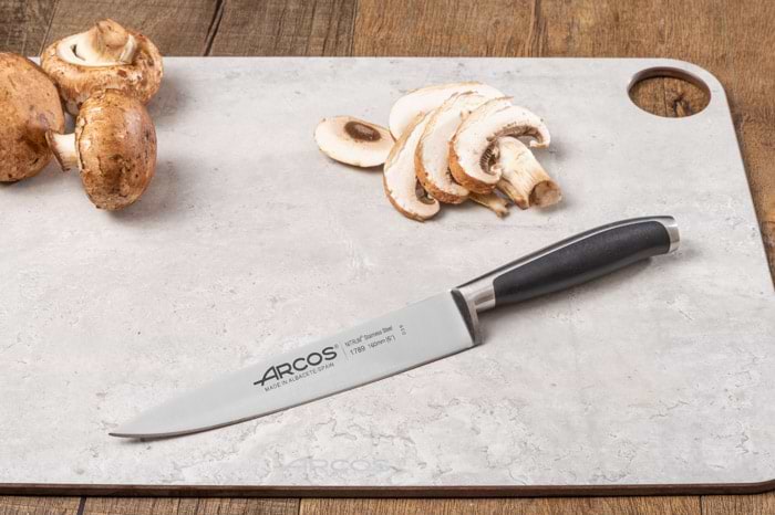 Couteau de cuisine pour professionnel Arcos lame de 30 cm resistant