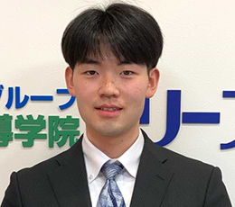 王 先生