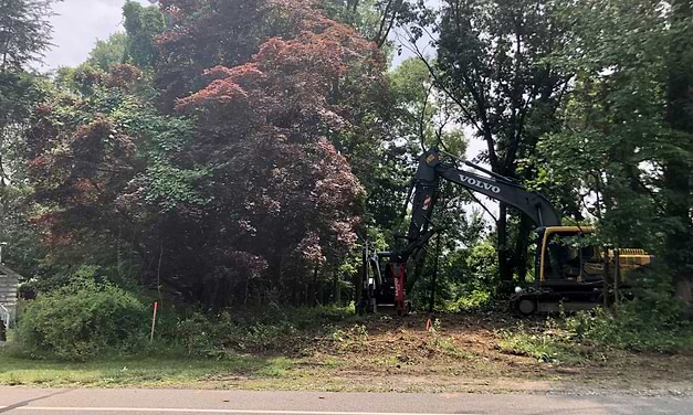 Wake-up call: Greens Farms Road cell tower going up