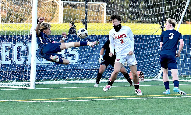 Staples boys soccer starts FCIAC tourney with tough win