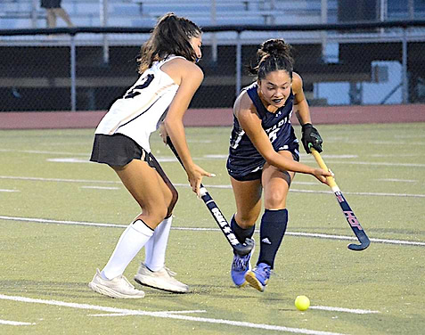 Wreckers open field hockey tournament with 7-3 romp