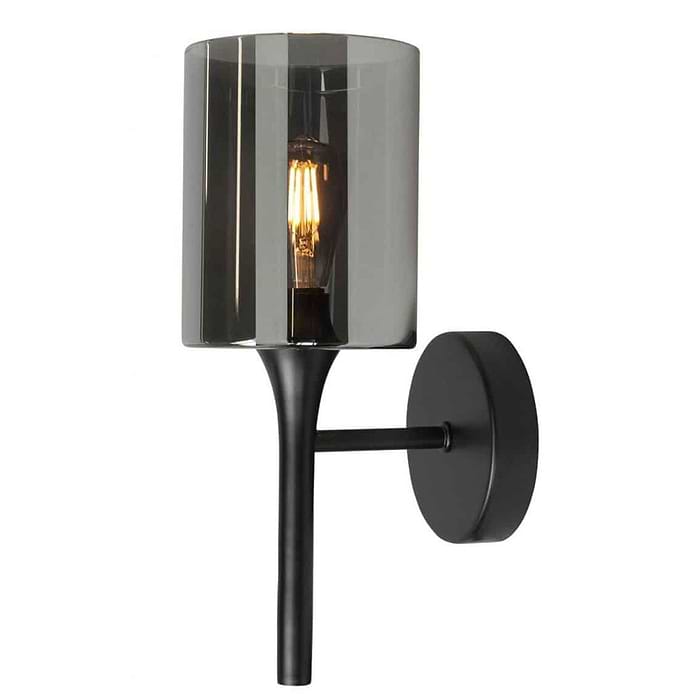Wandlamp Diverso mat zwart metaal met glazen kap - kleur Smoke (zwart rookglas) -  De wandlamp is 32 cm hoog en een diameter van 11 cm -  De lamp is te dimmen met een externe dimmer (exclusief) -  In de lamp passen LED lampen met een E14 fitting -  Ook een mooie filament LED lamp kan erin -  De lichtbron is exclusief -  Binnen deze Diverso serie van HIGH LIGHT bevinden zich meer lampen -  Zoals een hanglamp en een tafellamp -  Zoek in onze webshop op het woord Diverso en u ziet de gehele collectie staan -  W351301