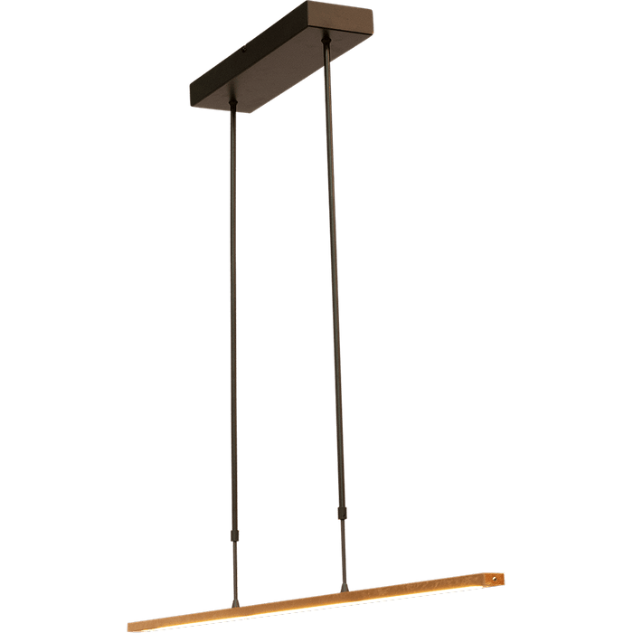 Hanglamp Real 2 - minimalistische smalle hanglamp zwart nickel/bladgoud 100 x 3 cm - dimbaar met ingebouwde dimmer - DTW - 26W - 2200-2700K - 3120 Lumen - push-dimmer. De LED lichtbron is voorzien van de nieuwe dim to warm technologie. Dat wil zeggen dat als u de lamp dimt met de pushdimmer - het licht minder maar ook warmer wordt. Voluit is de lichtkleur 2700 Kelvin (warm wit) en gedimd 2200 Kelvin (Flame). MASTERLIGHT