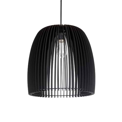 Houten hanglamp van Blij Design. Deze zwarte houten lamp Malmö heeft de volgende afmetingen: diameter 40 cm en hoogte 40 cm. Een design houten hanglamp uit de grote serie houten lampen van Blij Design. Zie ook de andere houten lampen van Blij Design in deze serie. Zoek op het woord Malmö. Blij Design is een Nederlands merk met handgemaakte designlampen.