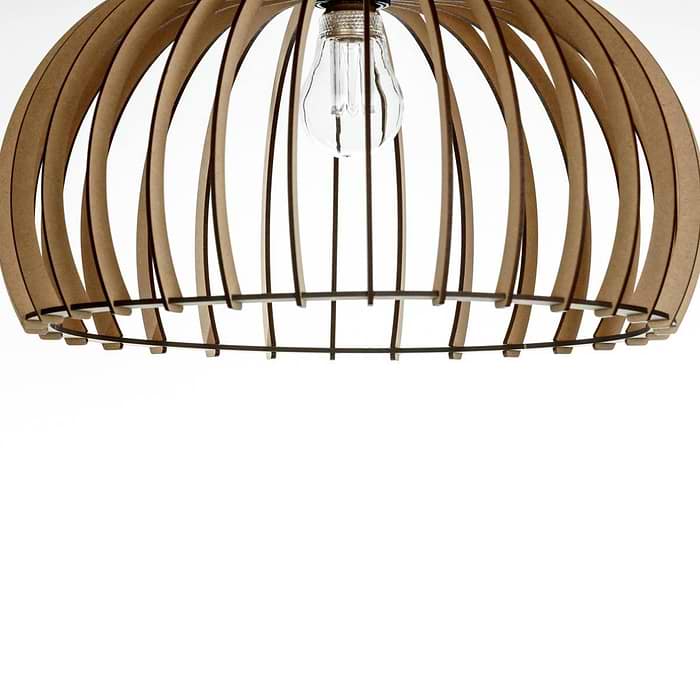 Houten hanglamp van Blij Design. Deze houten lamp Memphis heeft de volgende afmetingen: diameter 40 cm en hoogte 21 cm.  De lamp heeft een naturel uitvoering. Een design houten hanglamp uit de grote serie houten lampen van Blij Design. Zie ook de andere houten lampen van Blij Design in deze serie. Zoek op het woord Memphis. Blij Design is een Nederlands merk met handgemaakte designlampen.