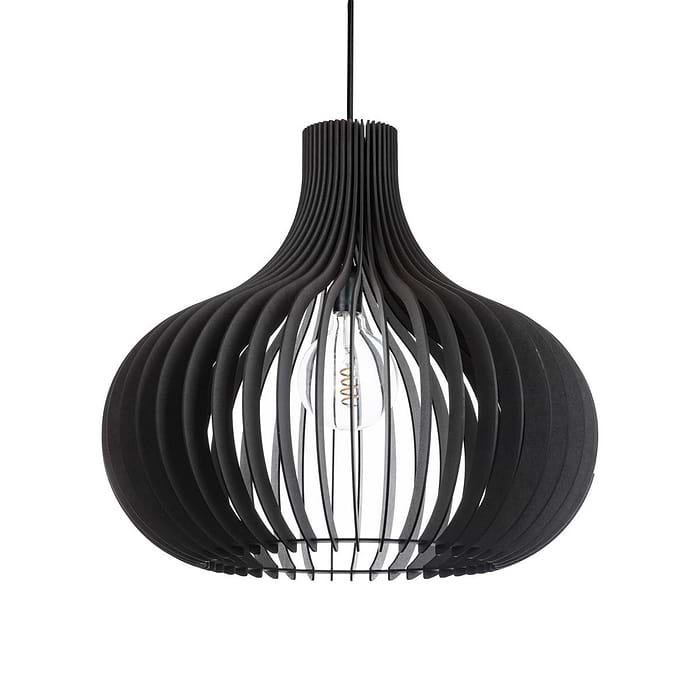 Houten hanglamp van Blij Design. Deze zwarte houten lamp Seattle heeft de volgende afmetingen: diameter 60 cm en hoogte 54 cm. Een design houten hanglamp uit de grote serie houten lampen van Blij Design. Zie ook de andere houten lampen van Blij Design in deze serie. Zoek op het woord Seattle. Blij Design is een Nederlands merk met handgemaakte designlampen.