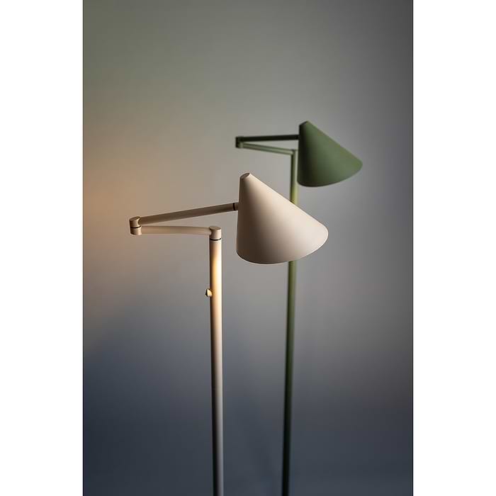 een tafellamp en een vloerlamp. Allemaal verkrijgbaar in de kleuren zwart