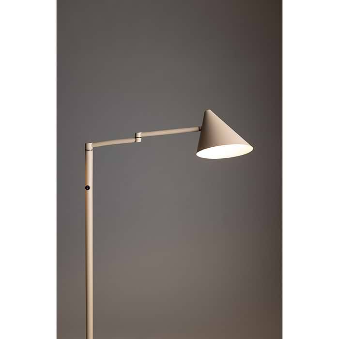 een vloerlamp en een wandlamp. Allemaal verkrijgbaar in de kleuren zwart