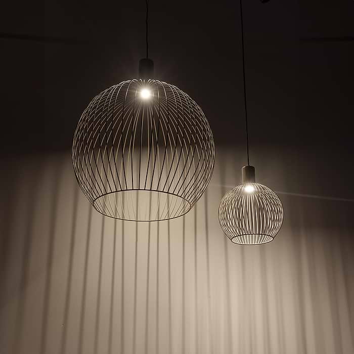rond 30 cm doorsnede - ETH. Deze Wire serie lampen van het merk ETH telt vijf varianten: doorsnede bol 30 cm